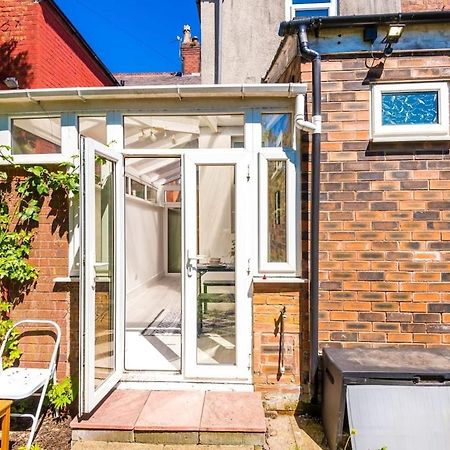 Large 4 Bedroom Home With Free Parking Near Mediacityuk Mánchester Exterior foto
