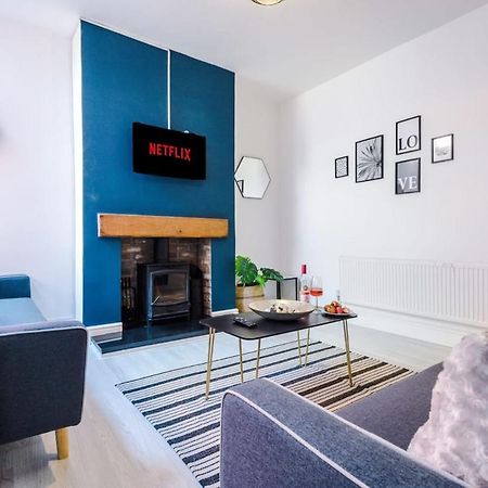 Large 4 Bedroom Home With Free Parking Near Mediacityuk Mánchester Exterior foto