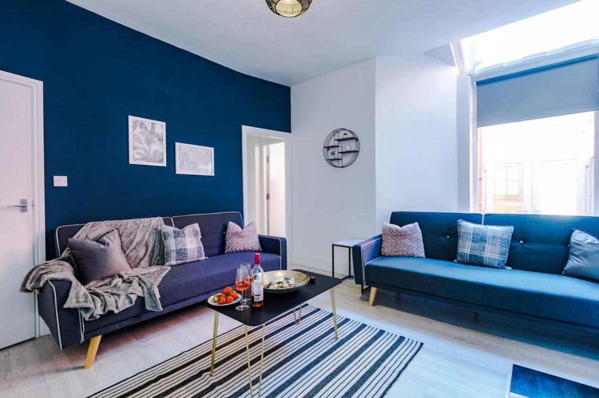 Large 4 Bedroom Home With Free Parking Near Mediacityuk Mánchester Exterior foto