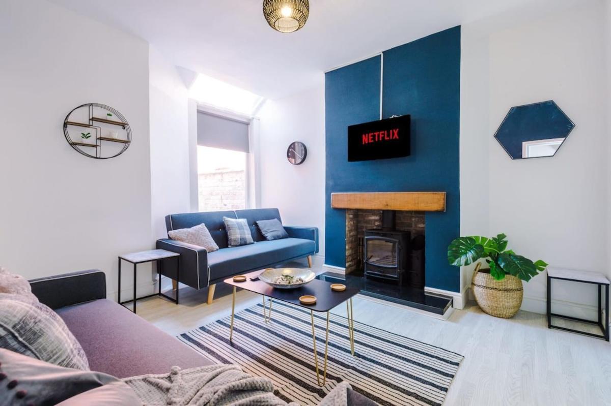 Large 4 Bedroom Home With Free Parking Near Mediacityuk Mánchester Exterior foto
