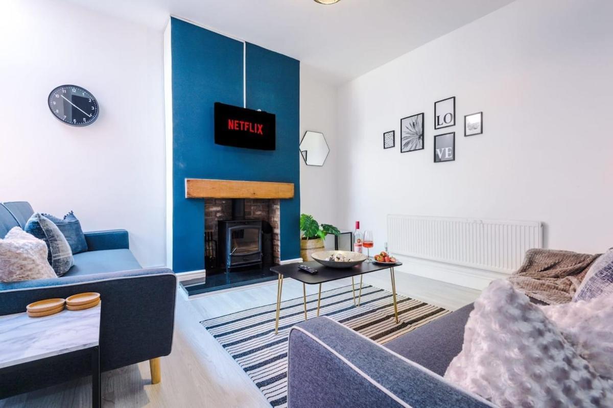 Large 4 Bedroom Home With Free Parking Near Mediacityuk Mánchester Exterior foto