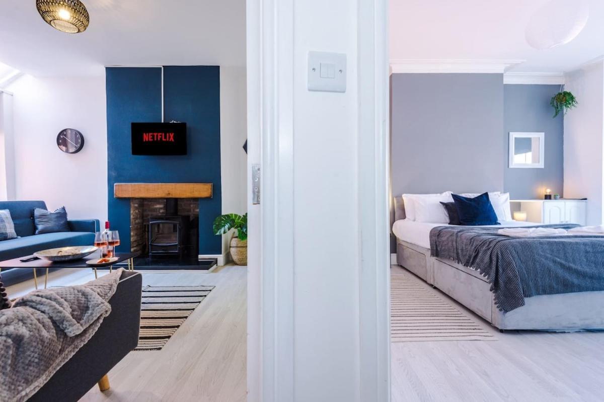 Large 4 Bedroom Home With Free Parking Near Mediacityuk Mánchester Exterior foto